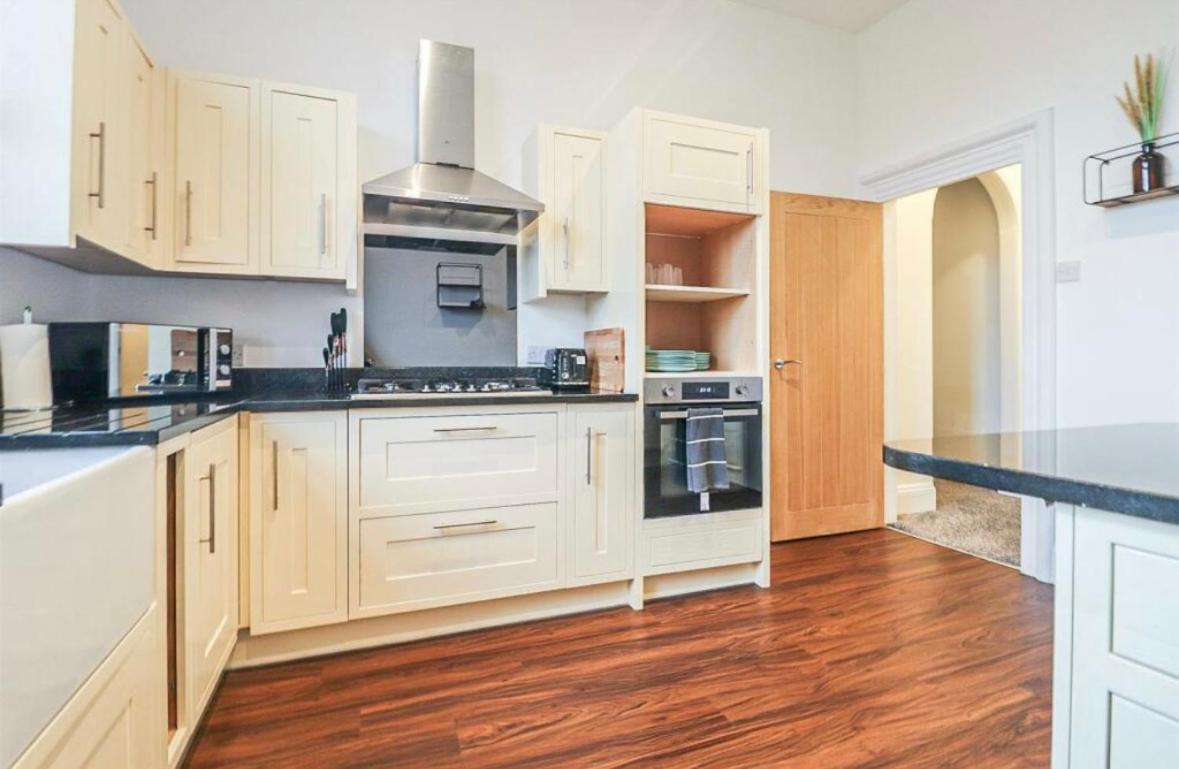 Spacious Victorian Birkdale Apartment With Garden Southport Esterno foto